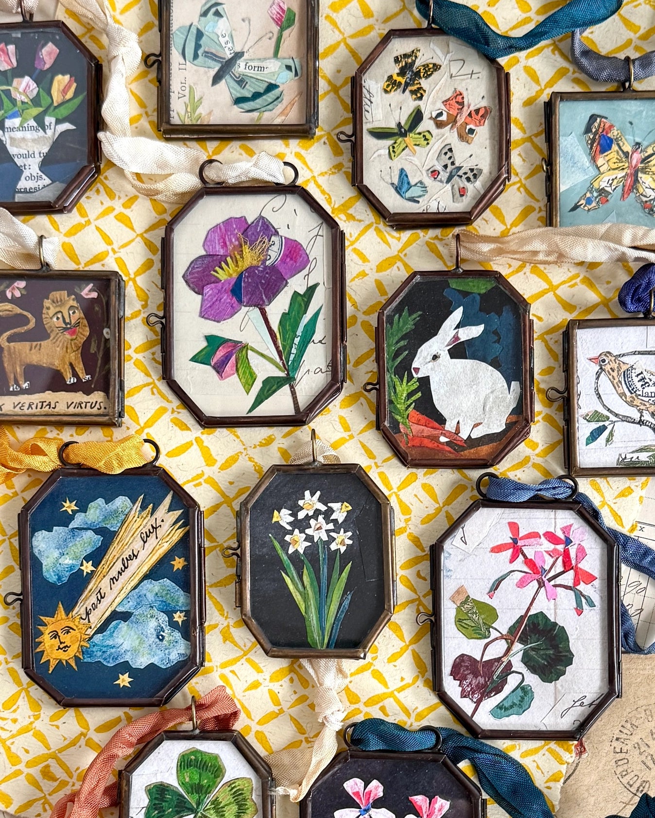 Post Nubes Locket Ornament by Maris Mirum