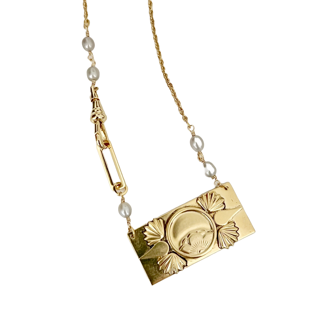 Zora Pendant Necklace